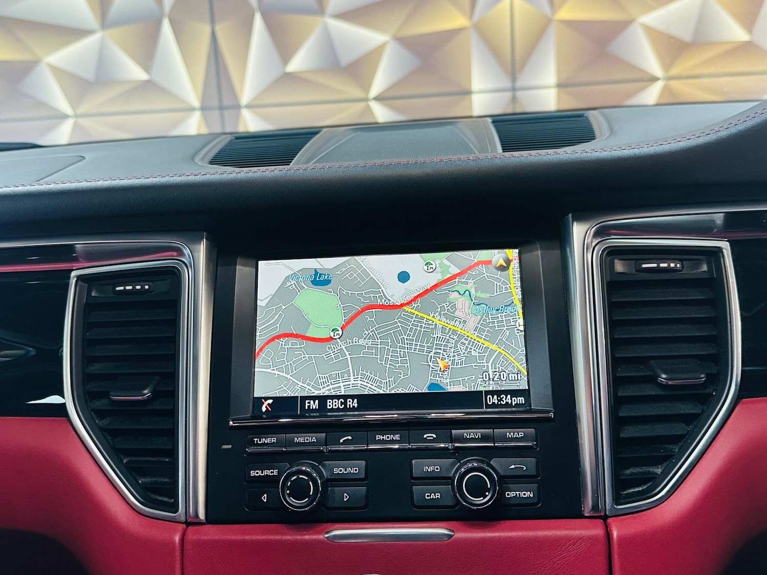 Used Porsche Macan 2015 for sale - 76865157: Photo 52