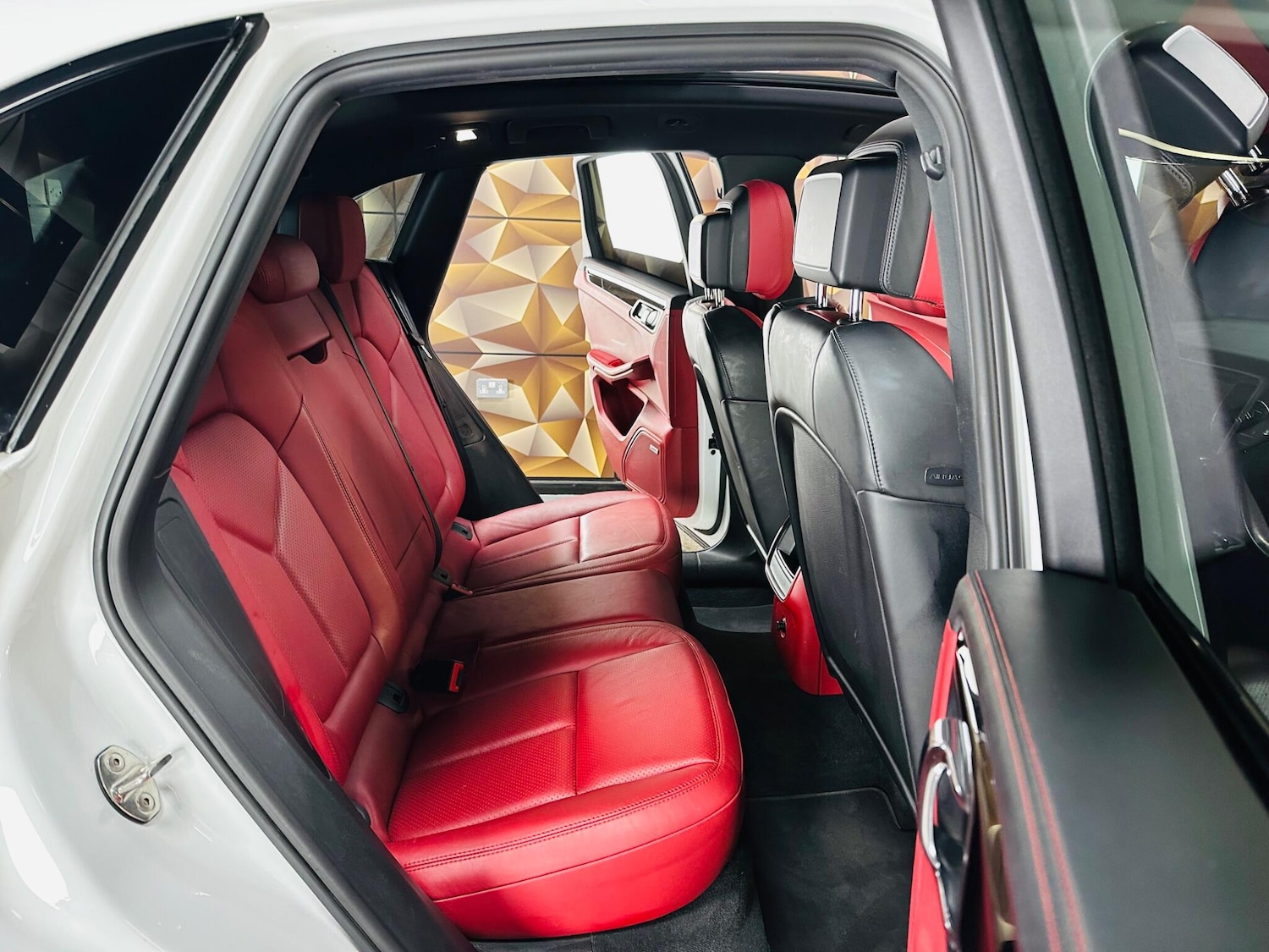 Used Porsche Macan 2015 for sale - 76865157: Photo 63