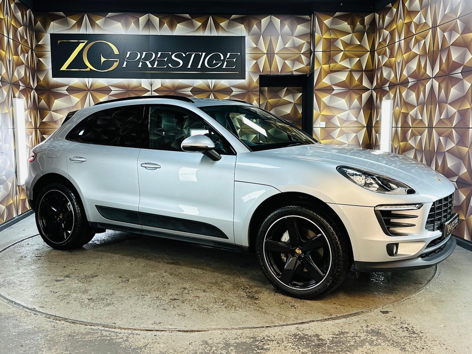 Used Porsche Macan 2018 for sale - 76701583: Photo 1
