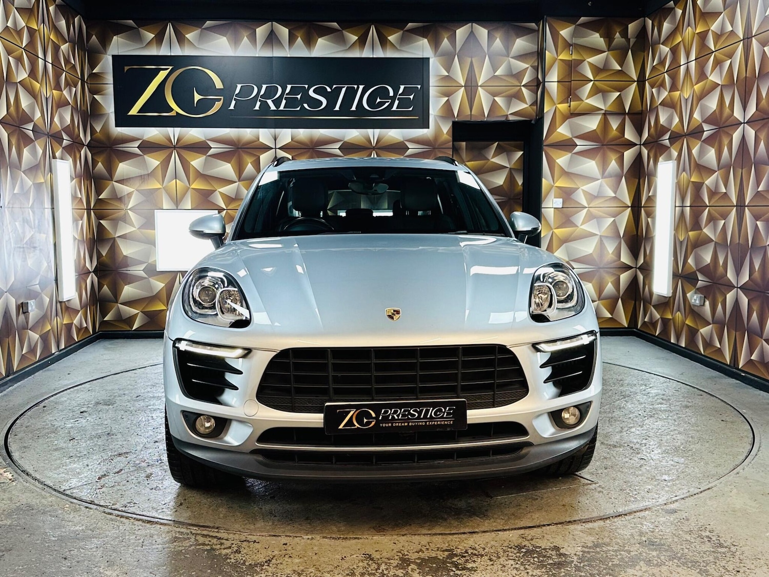 Used Porsche Macan 2018 for sale - 76701583: Photo 3