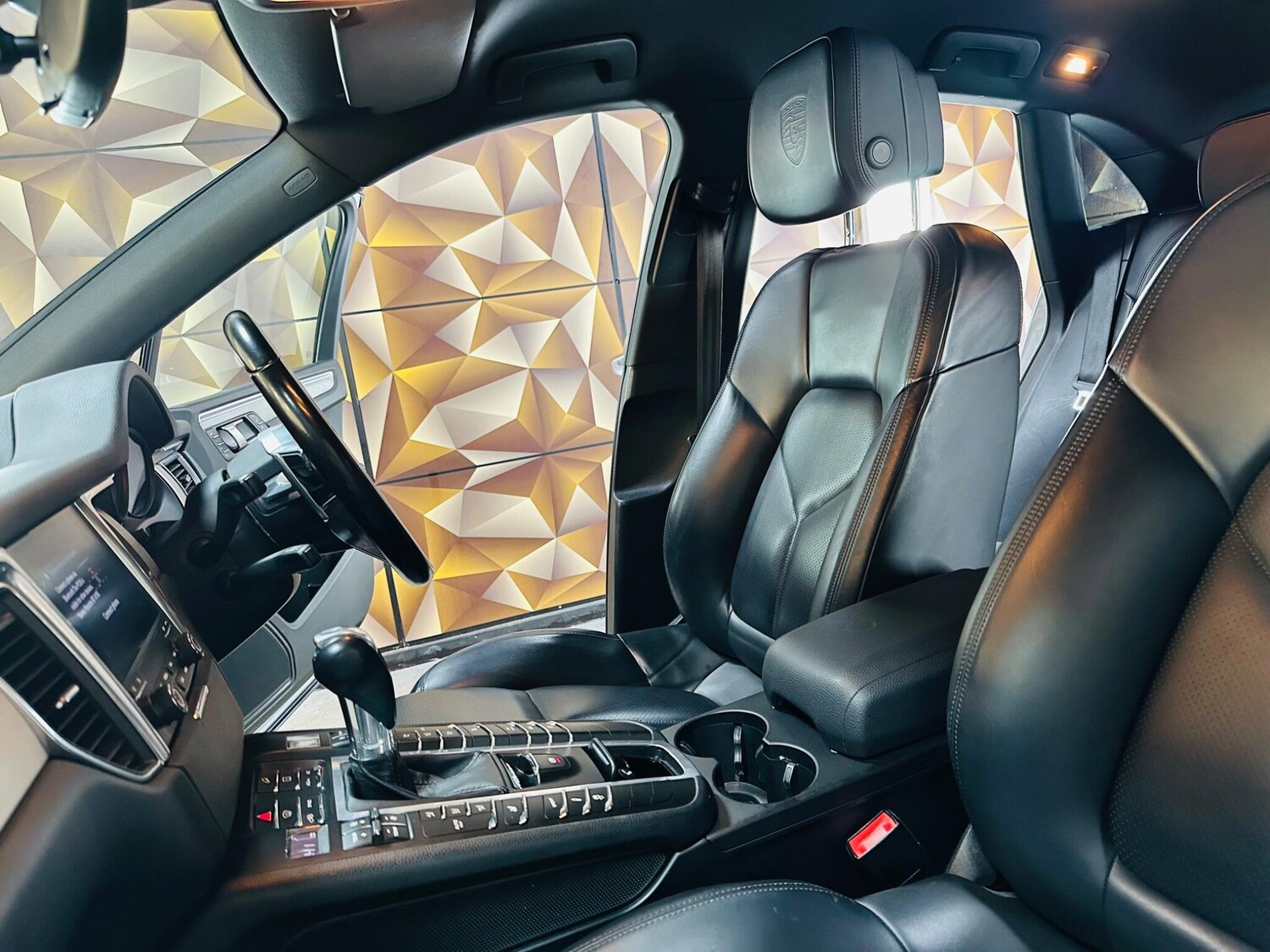 Used Porsche Macan 2018 for sale - 76701583: Photo 6