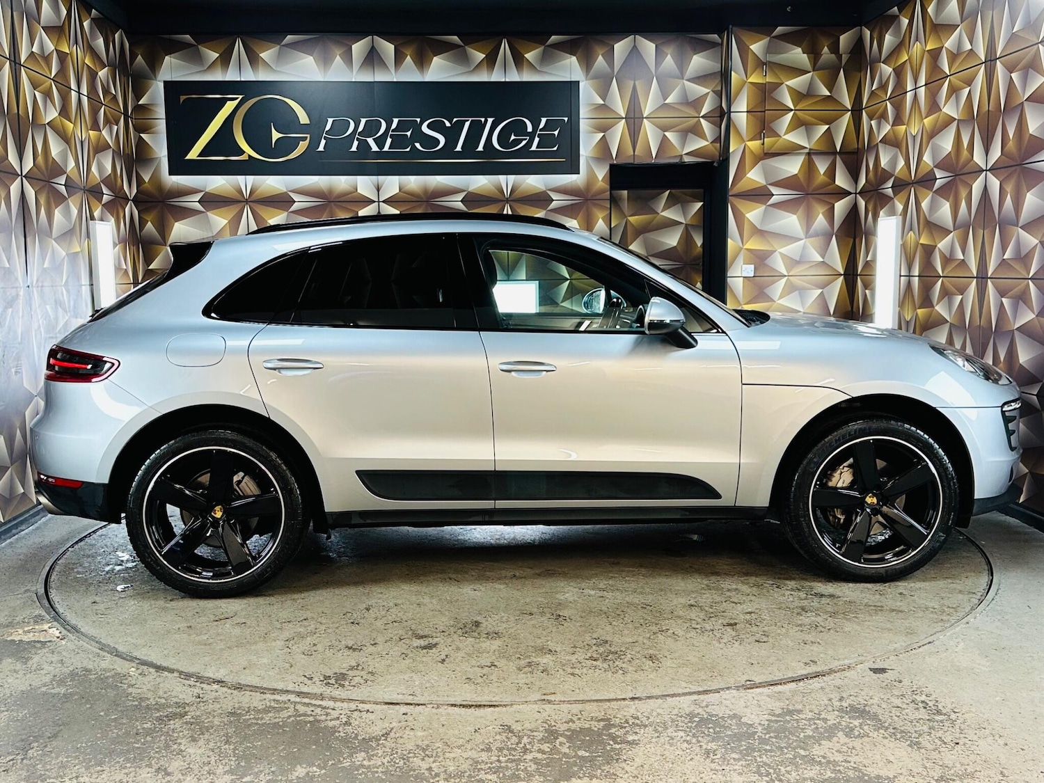 Used Porsche Macan 2018 for sale - 76701583: Photo 9