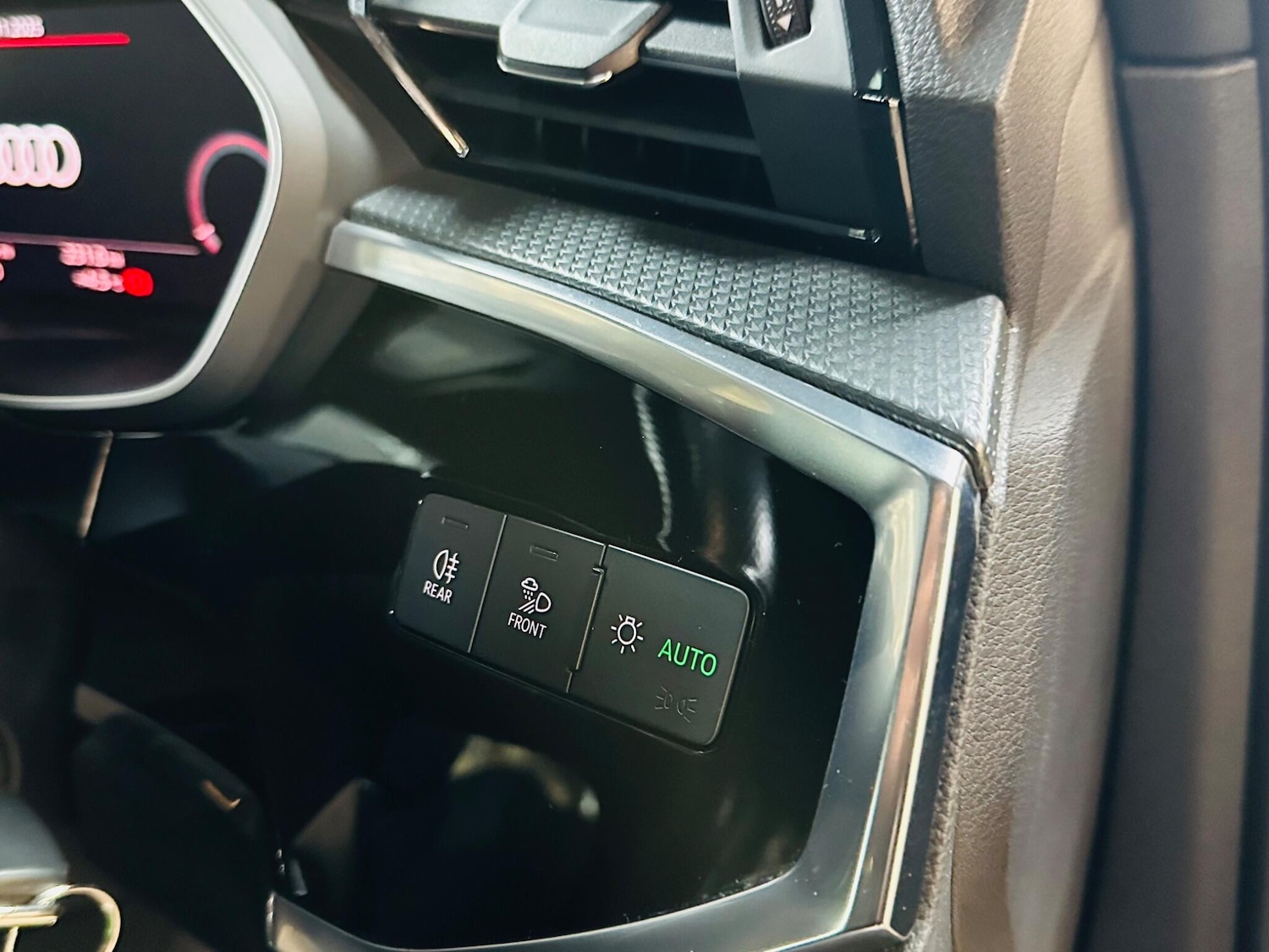 Used Audi Q3 2019 for sale - 76620176: Photo 60