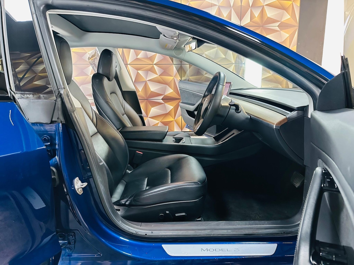 Used Tesla Model 3 2019 for sale - 76786572: Photo 59