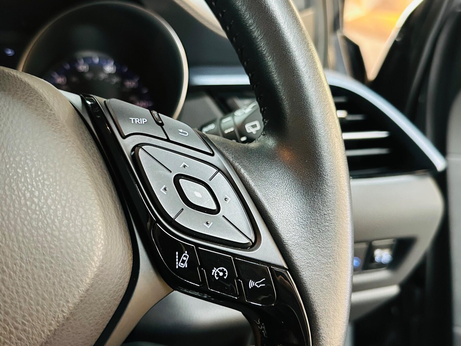 Used Toyota C-HR for sale - 77753099: Photo 53