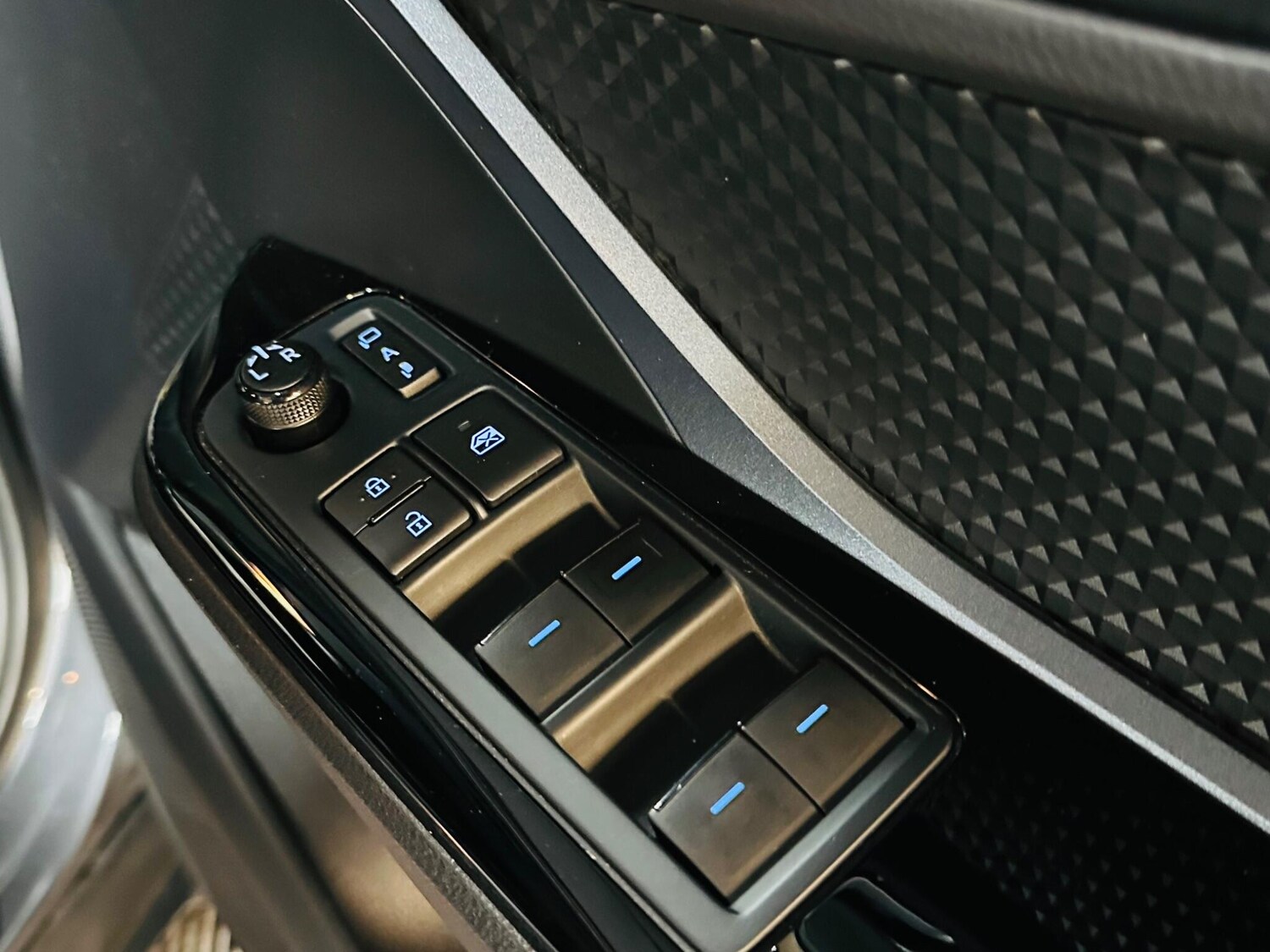 Used Toyota C-HR for sale - 77753099: Photo 61