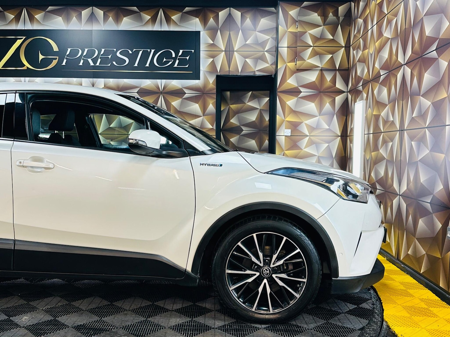 Used Toyota C-HR 2018 for sale - 77612699: Photo 27