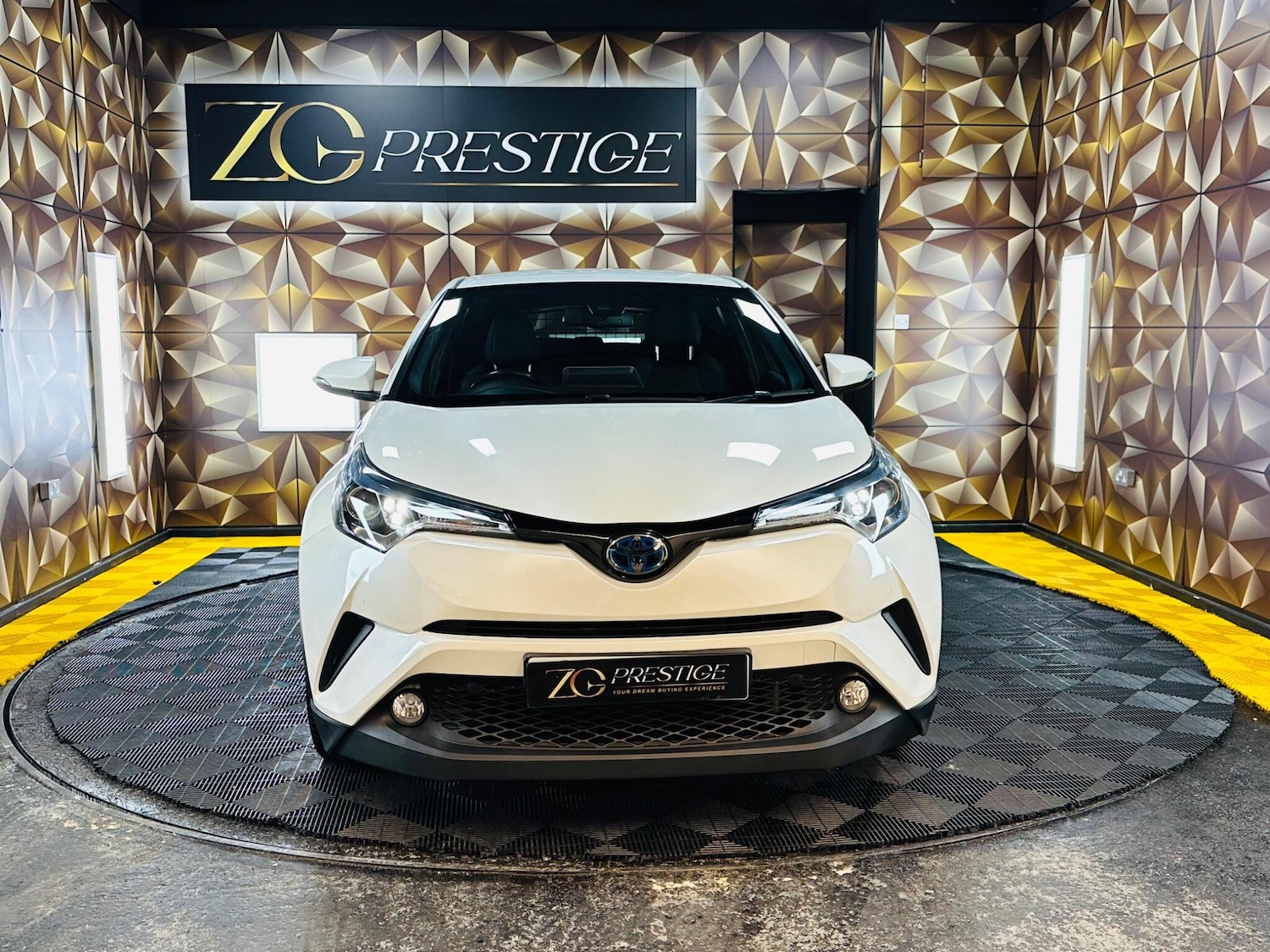 Used Toyota C-HR 2018 for sale - 77612699: Photo 3