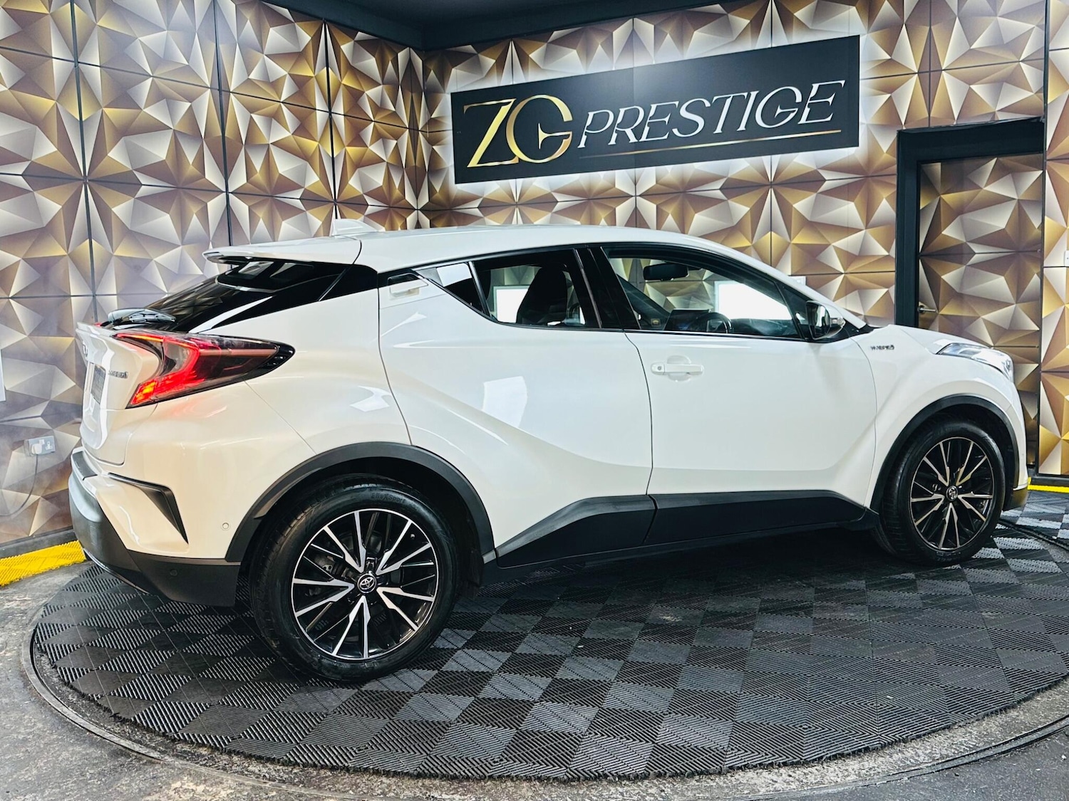 Used Toyota C-HR 2018 for sale - 77612699: Photo 39