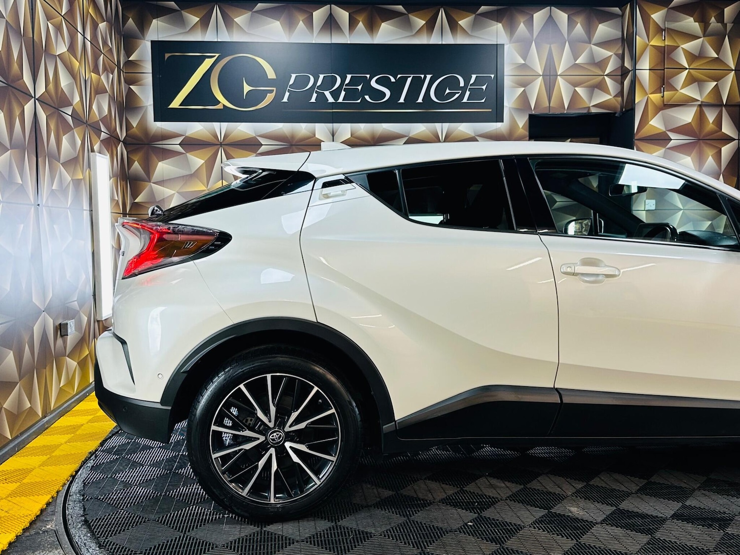 Used Toyota C-HR 2018 for sale - 77612699: Photo 45