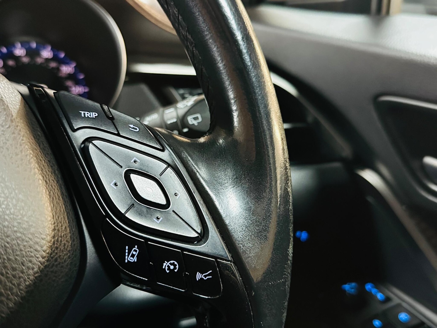 Used Toyota C-HR 2018 for sale - 77612699: Photo 50