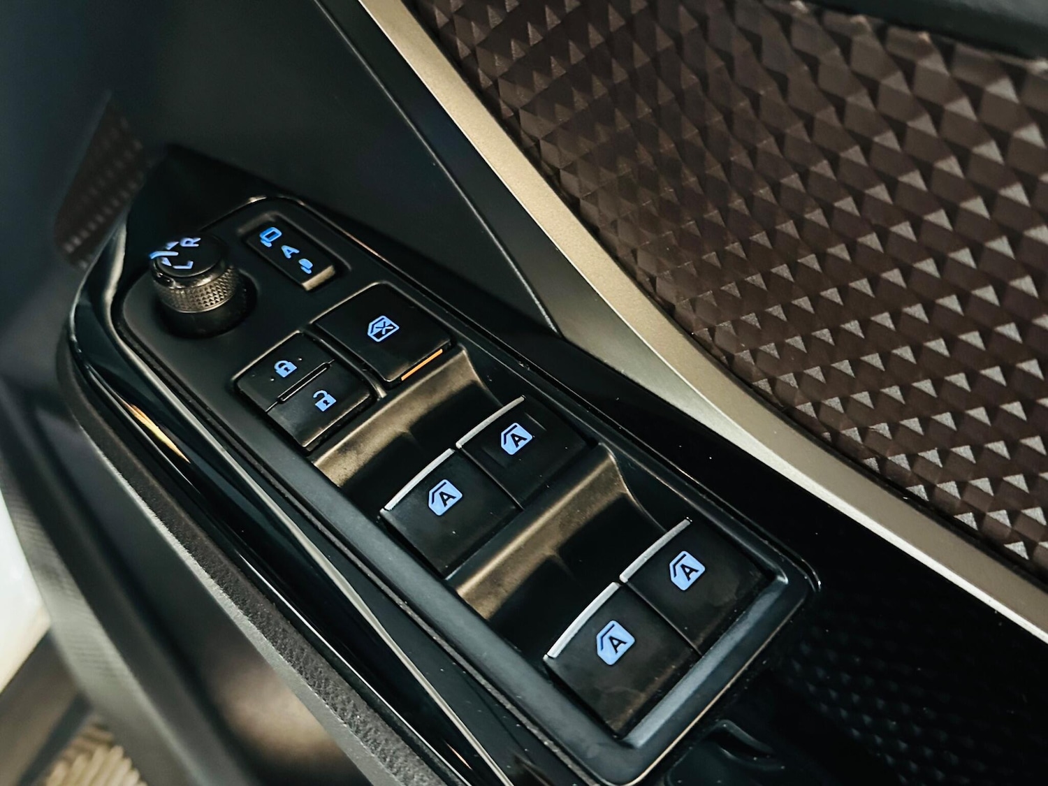 Used Toyota C-HR 2018 for sale - 77612699: Photo 56