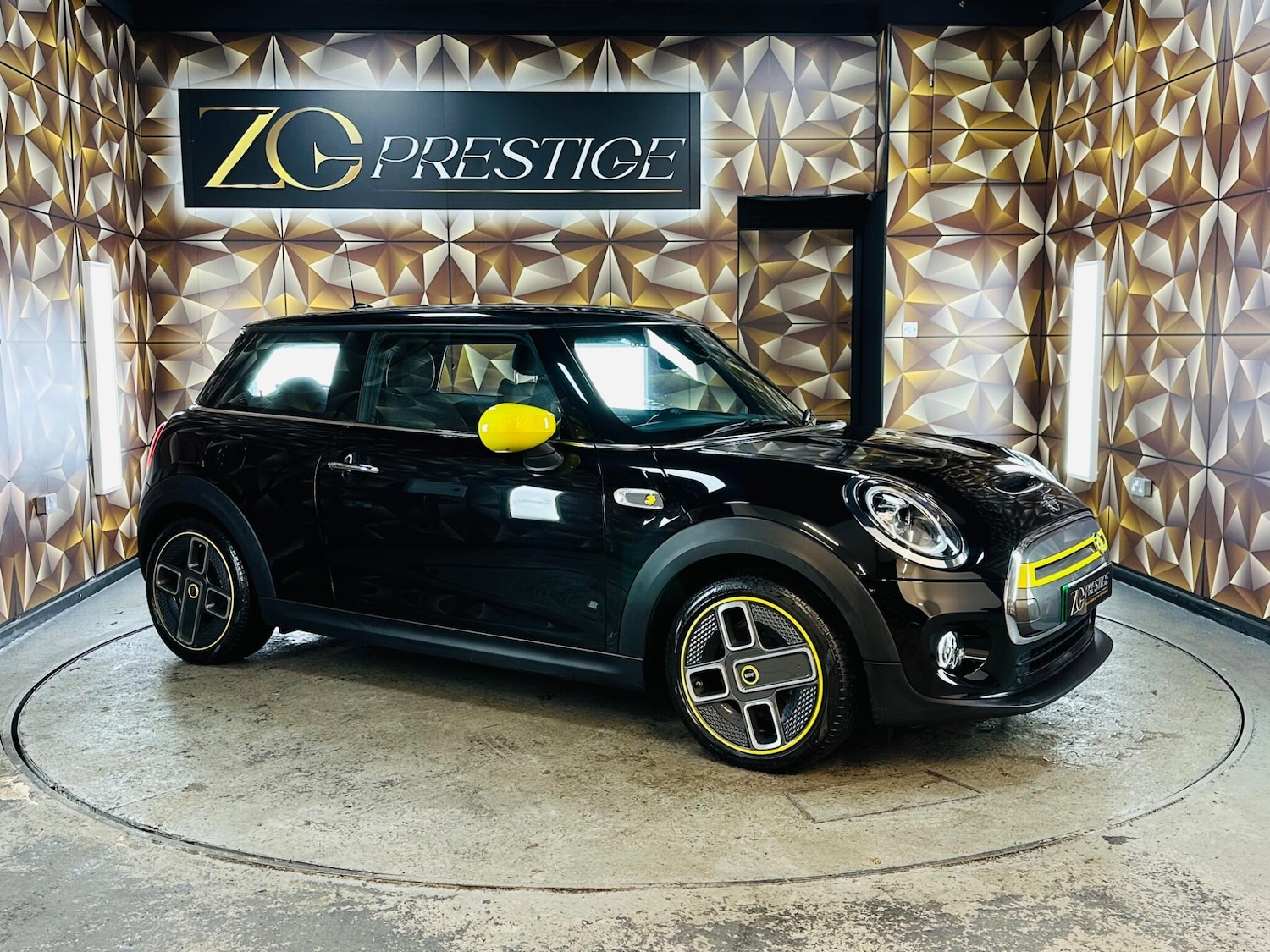 Used MINI Hatch 2020 for sale - 76824692: Photo 1