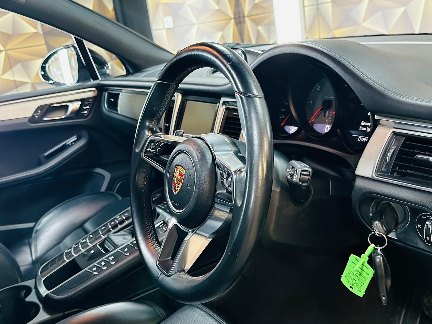 Used Porsche Macan 2015 for sale - 76786383: Photo 52