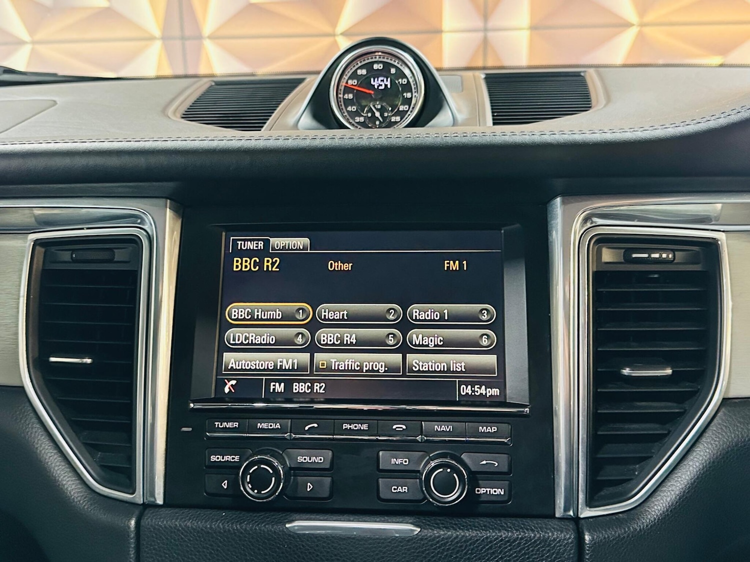 Used Porsche Macan 2015 for sale - 76786383: Photo 54