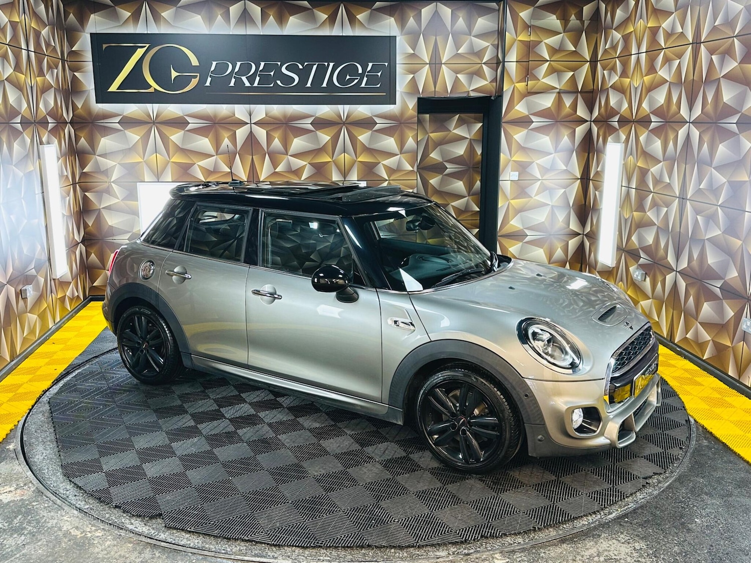 Used MINI Hatch 2019 for sale - 77794329: Photo 15