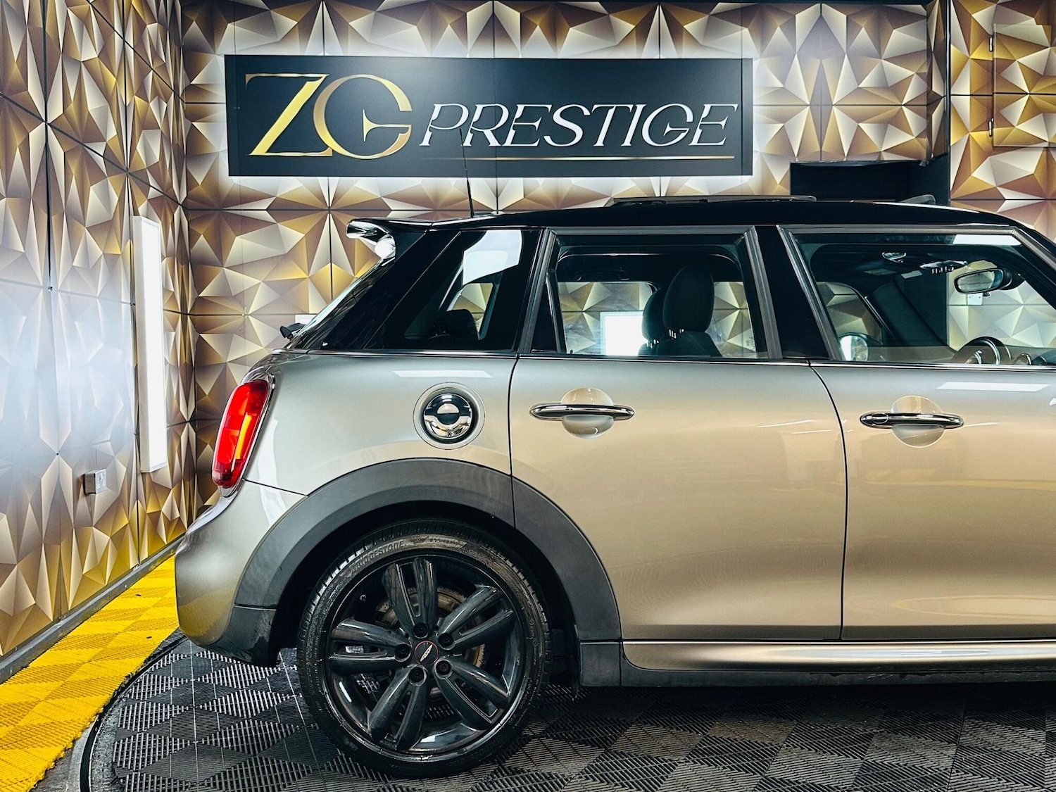 Used MINI Hatch 2019 for sale - 77794329: Photo 27