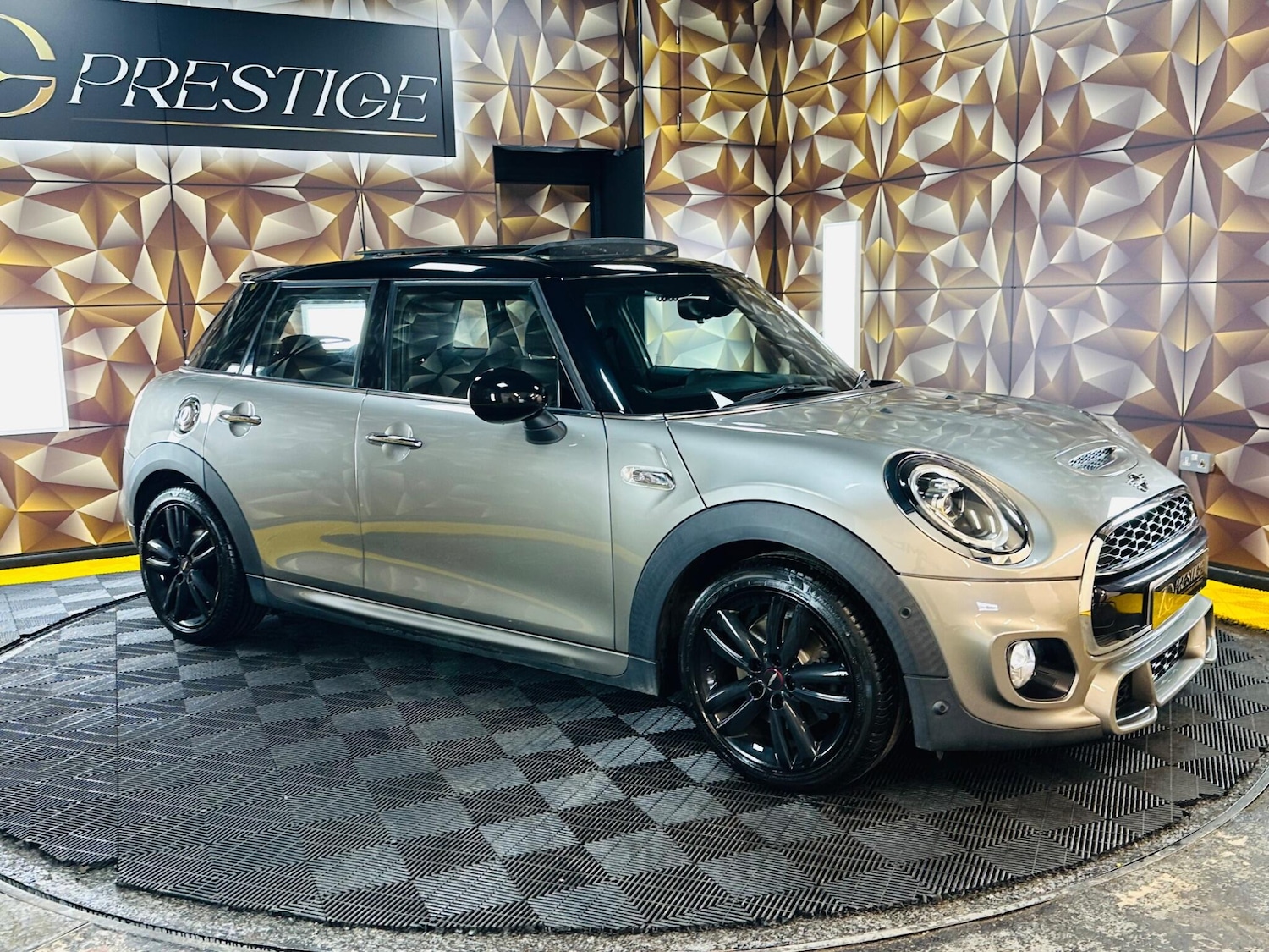 Used MINI Hatch 2019 for sale - 77794329: Photo 43