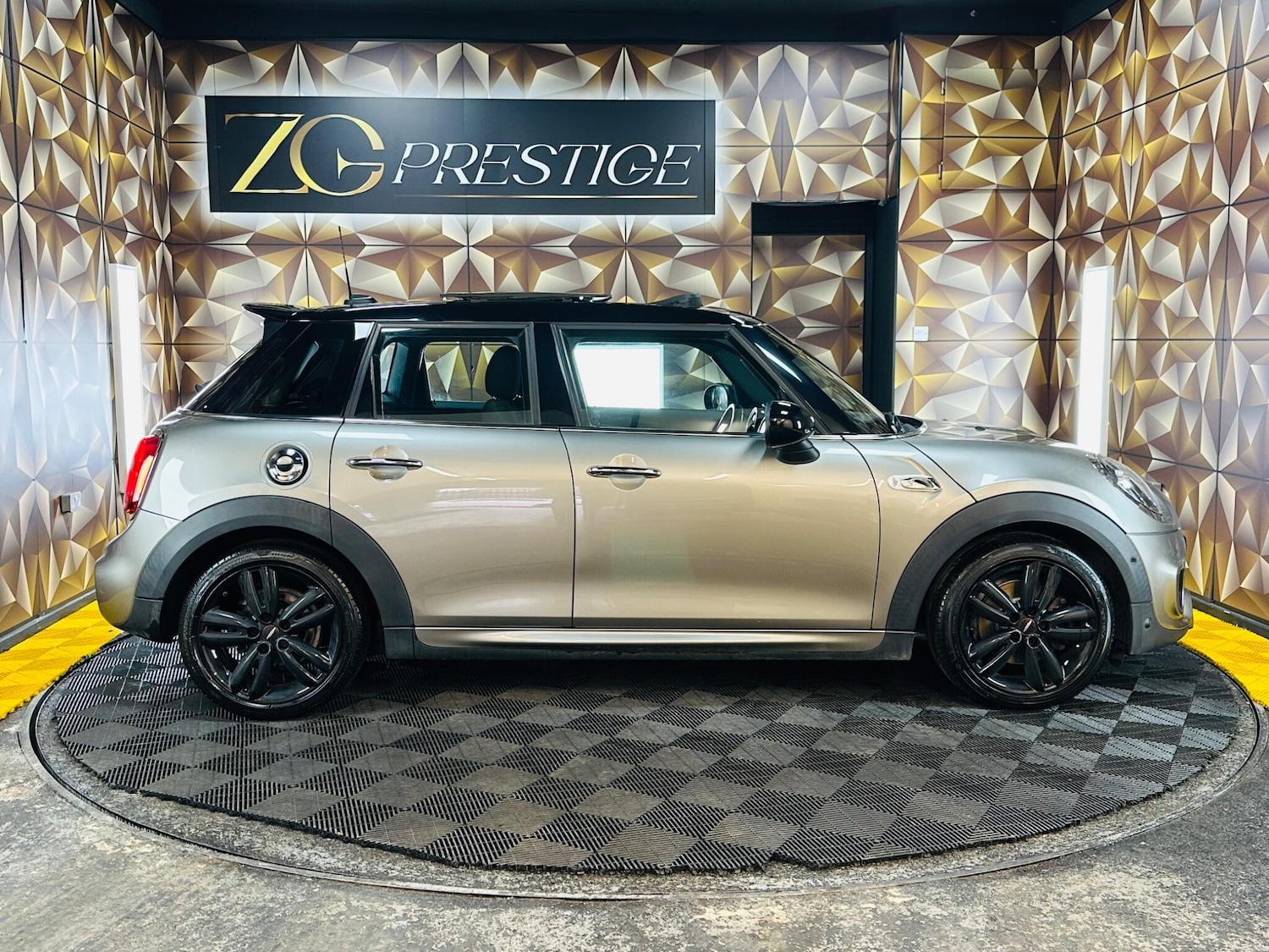 Used MINI Hatch 2019 for sale - 77794329: Photo 9