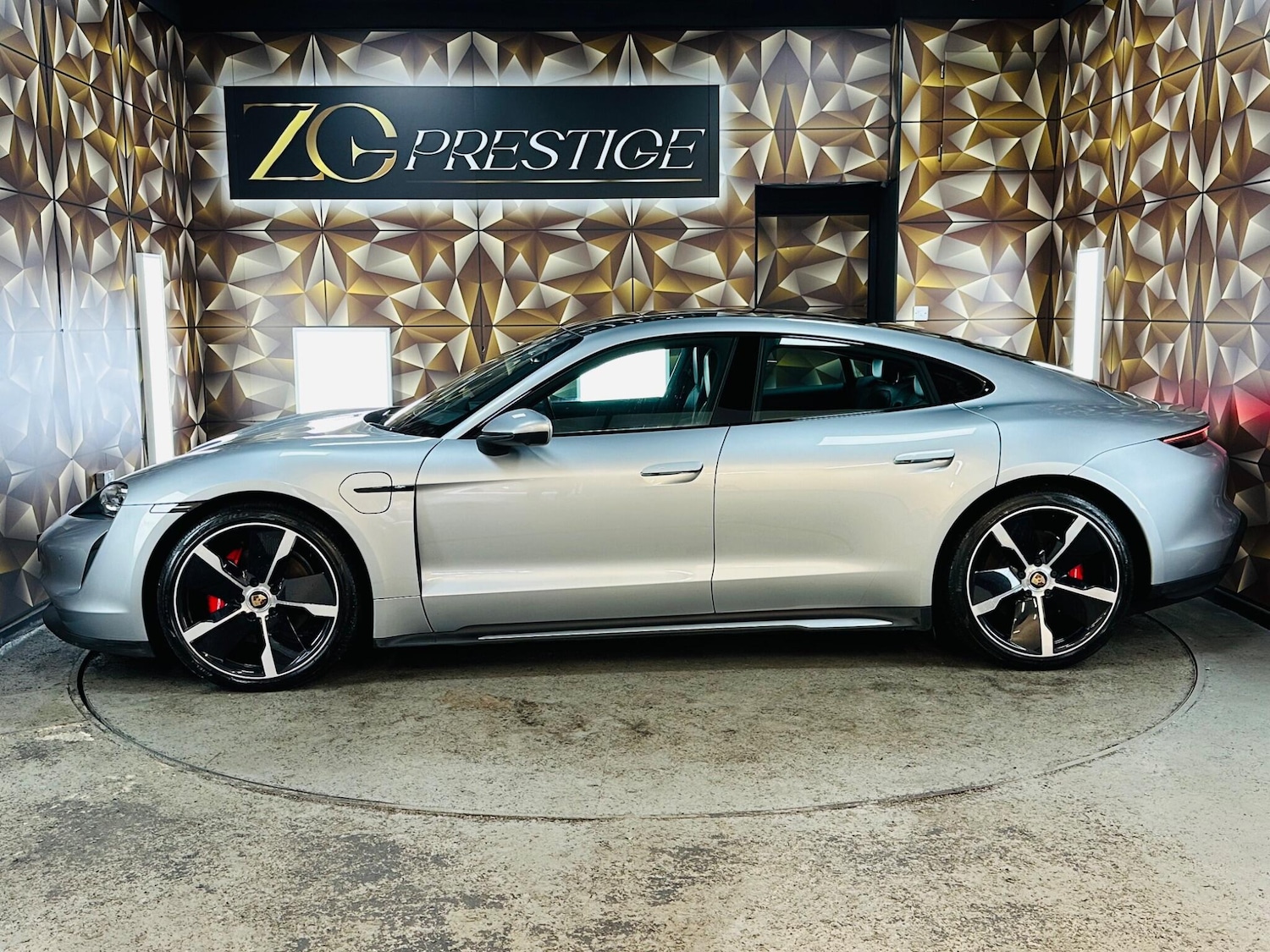 Used Porsche Taycan 2021 for sale - 77255176: Photo 11