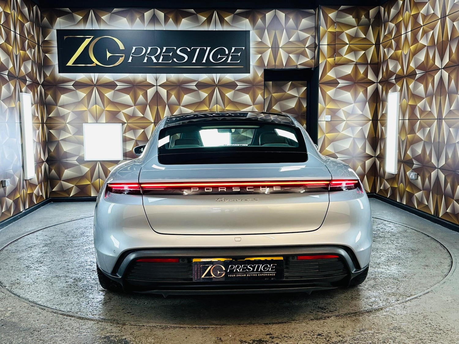 Used Porsche Taycan 2021 for sale - 77255176: Photo 3