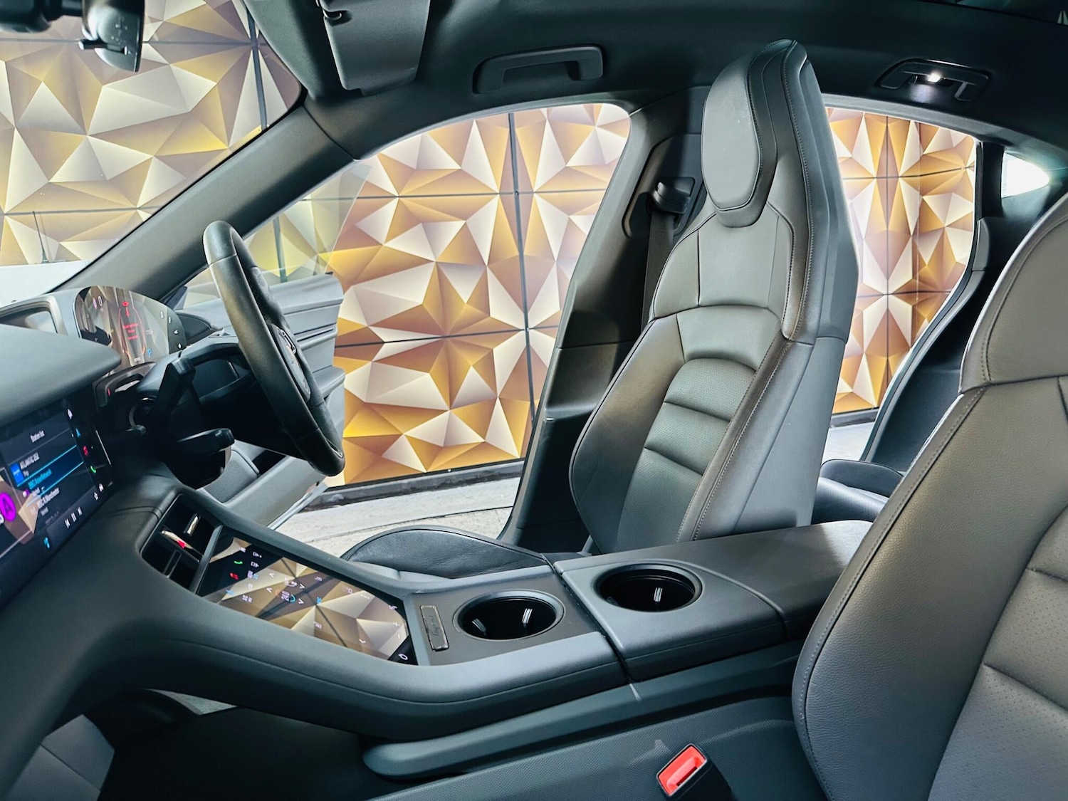 Used Porsche Taycan 2021 for sale - 77255176: Photo 6