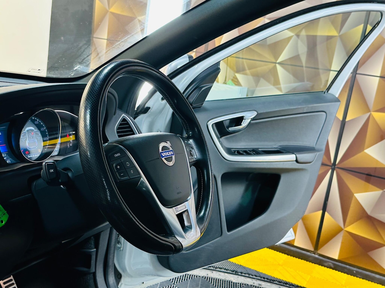 Used Volvo XC60 for sale - 77267235: Photo 22