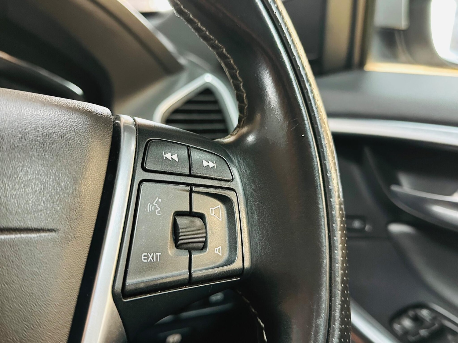 Used Volvo XC60 for sale - 77267235: Photo 47