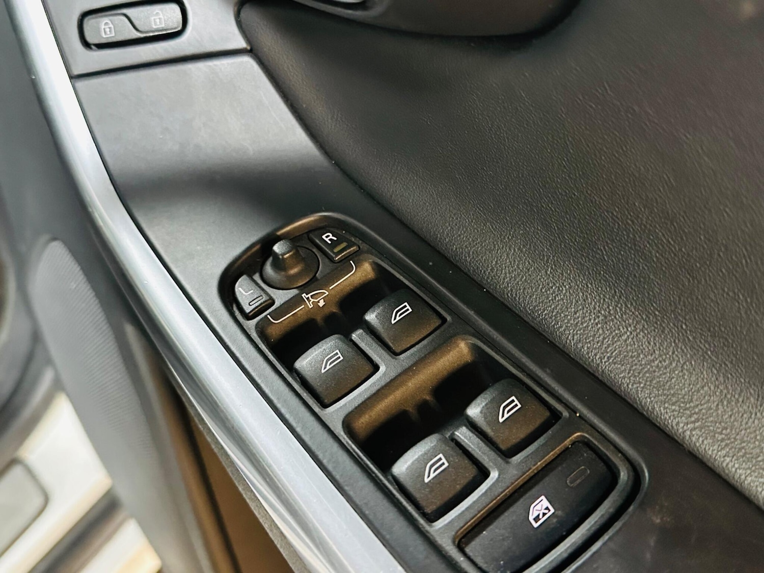 Used Volvo XC60 for sale - 77267235: Photo 53