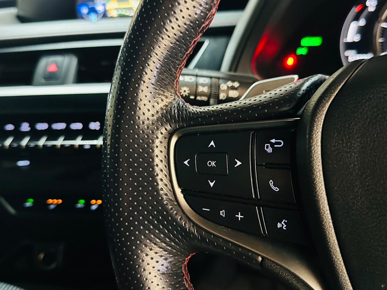 Used Lexus UX 2019 for sale - 77633550: Photo 47