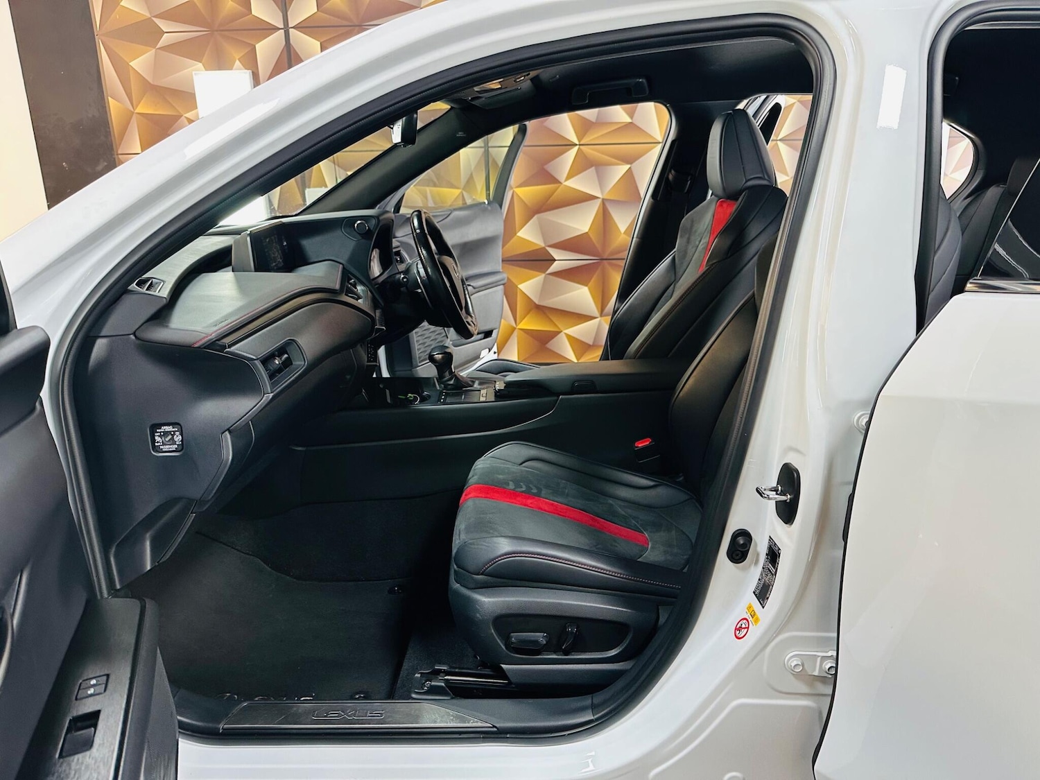 Used Lexus UX 2019 for sale - 77633550: Photo 65