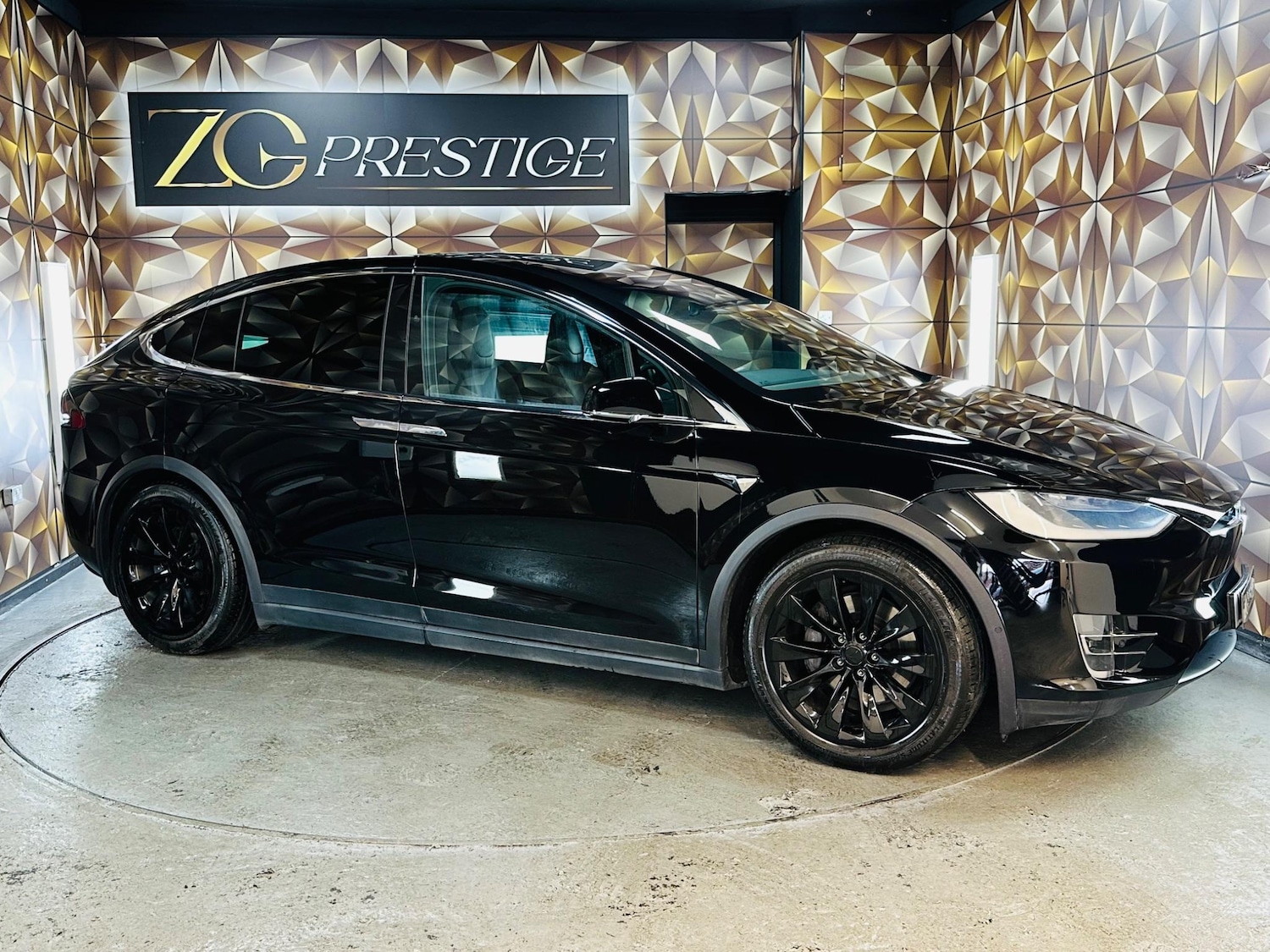 Used Tesla Model X 2018 for sale - 76472209: Photo 1