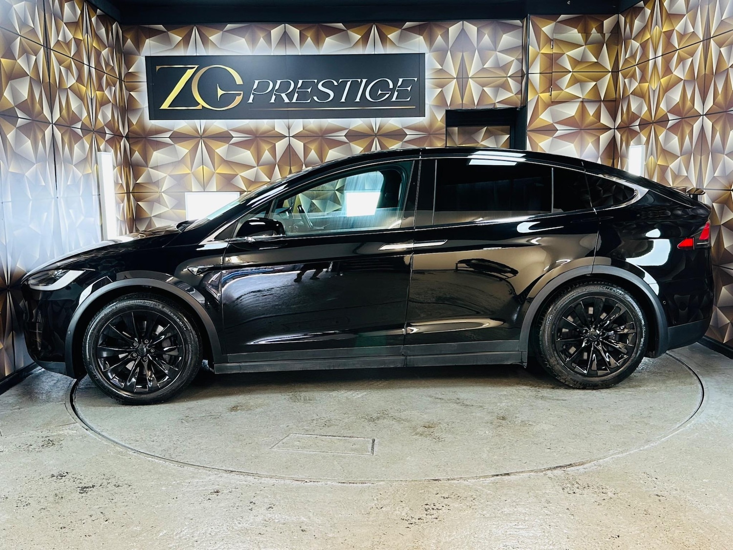 Used Tesla Model X 2018 for sale - 76472209: Photo 11