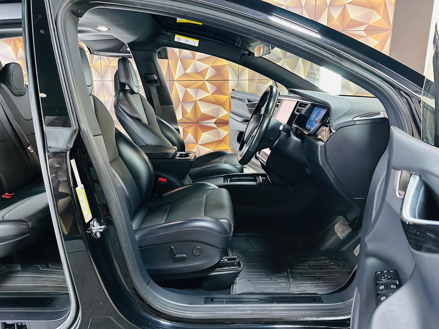 Used Tesla Model X 2018 for sale - 76472209: Photo 57