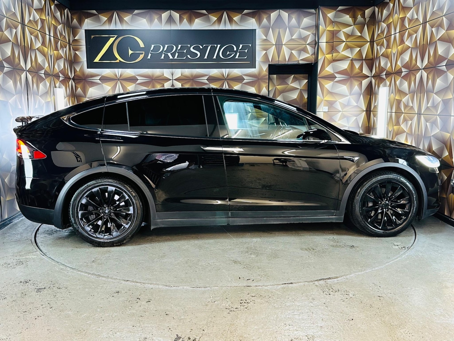 Used Tesla Model X 2018 for sale - 76472209: Photo 9