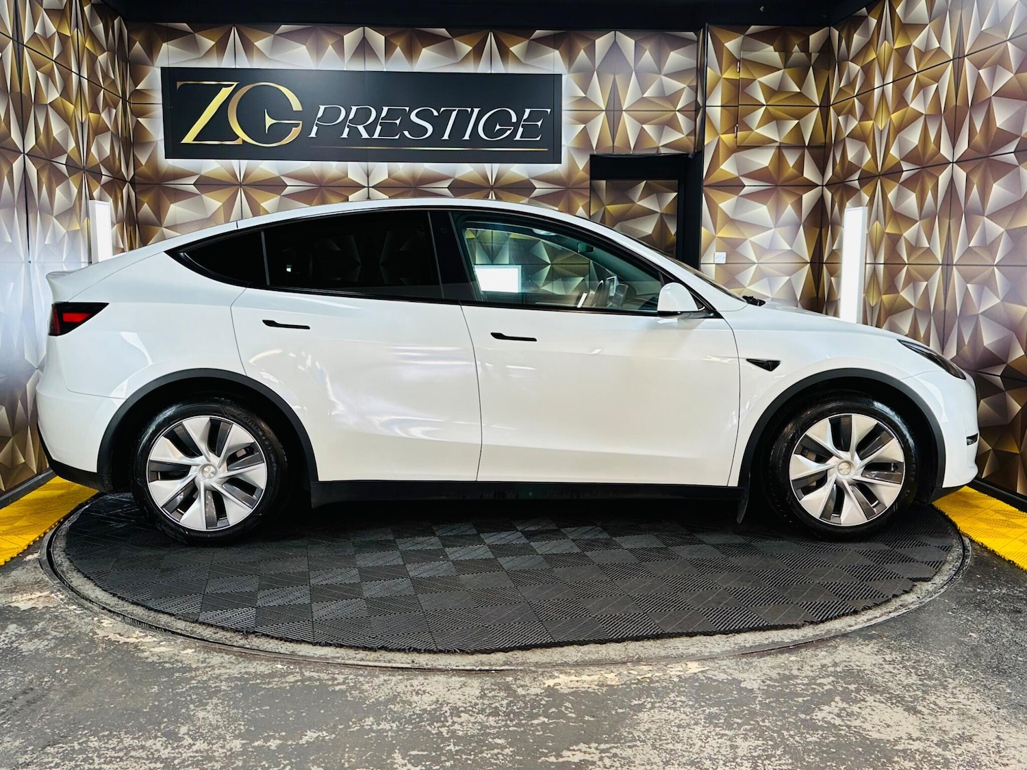 Used Tesla Model Y 2023 for sale - 78157894: Photo 9