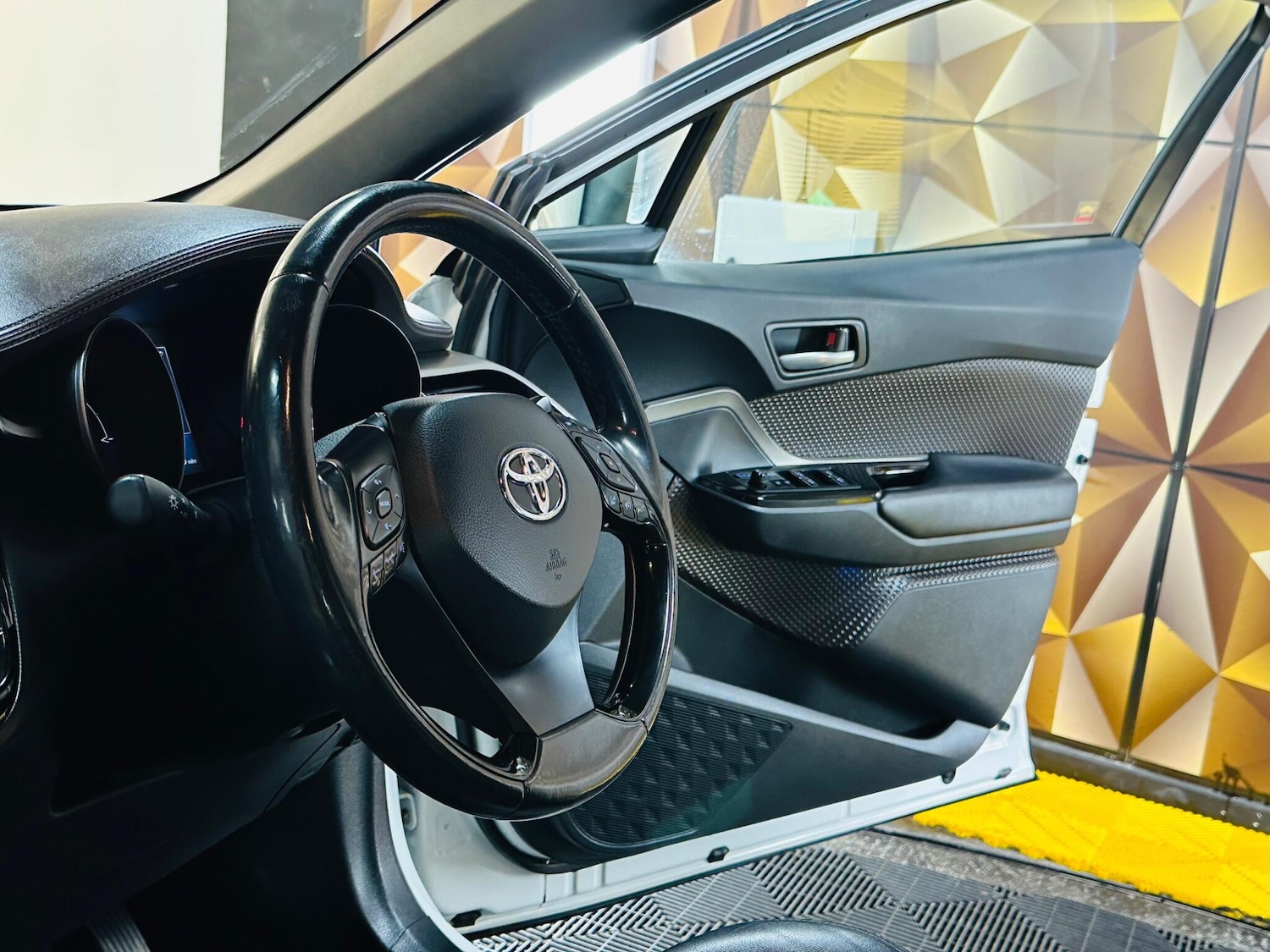 Used Toyota C-HR 2018 for sale - 77647138: Photo 30