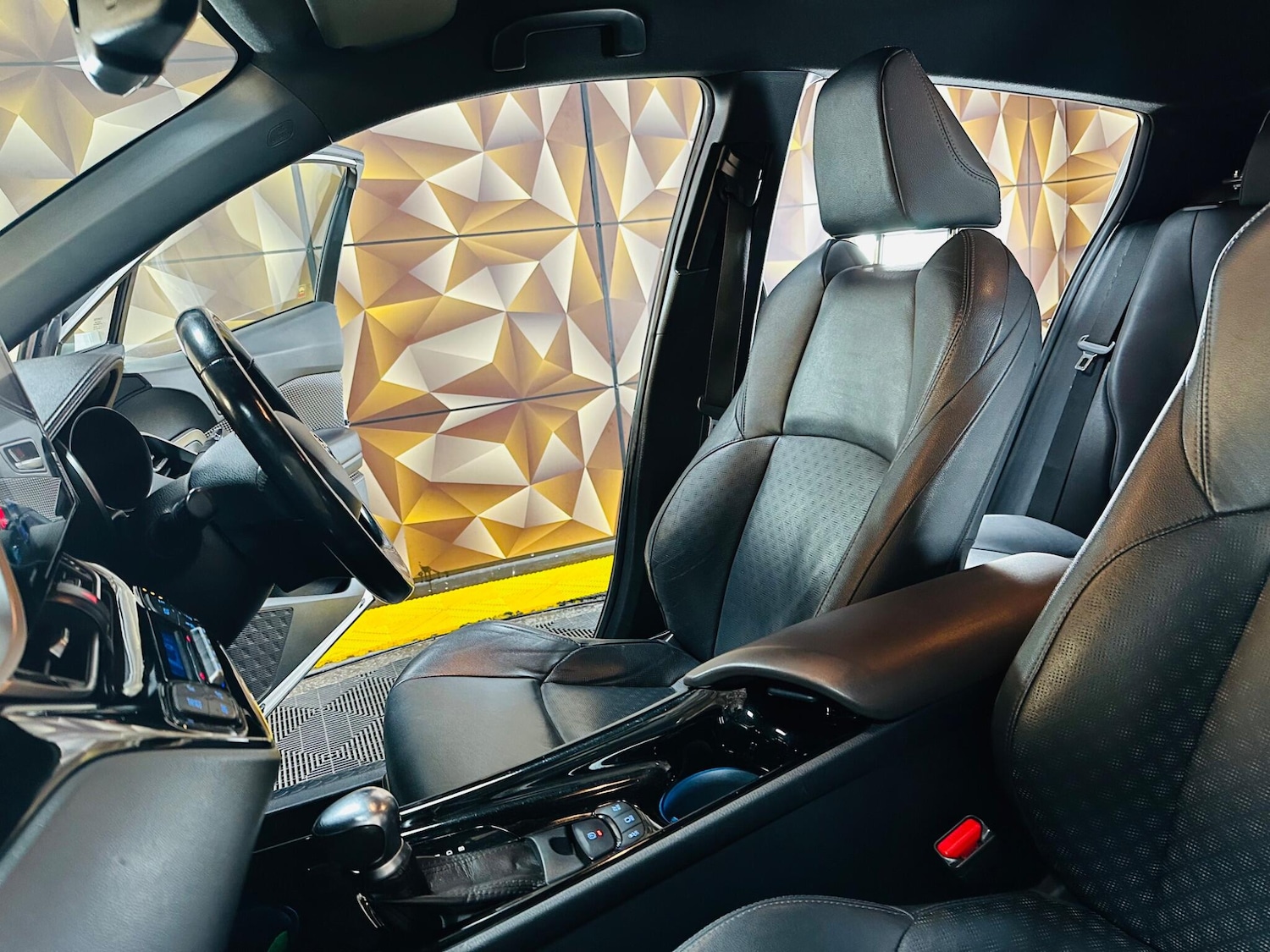 Used Toyota C-HR 2018 for sale - 77647138: Photo 4