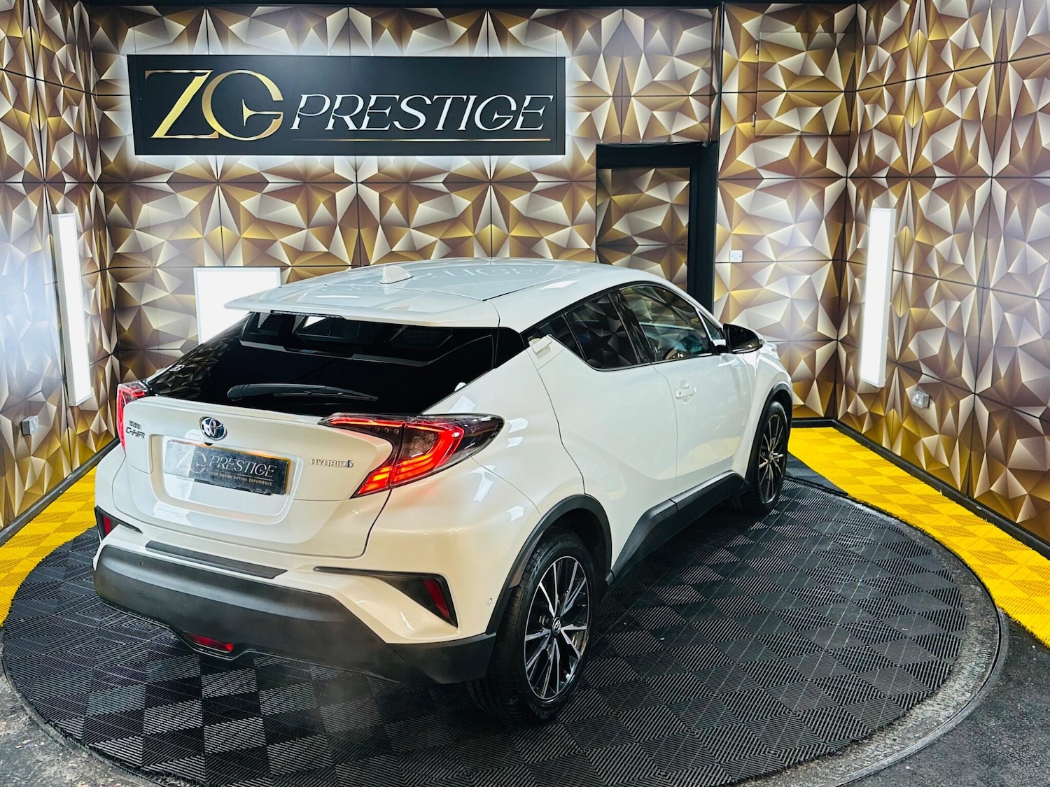 Used Toyota C-HR 2018 for sale - 77647138: Photo 44