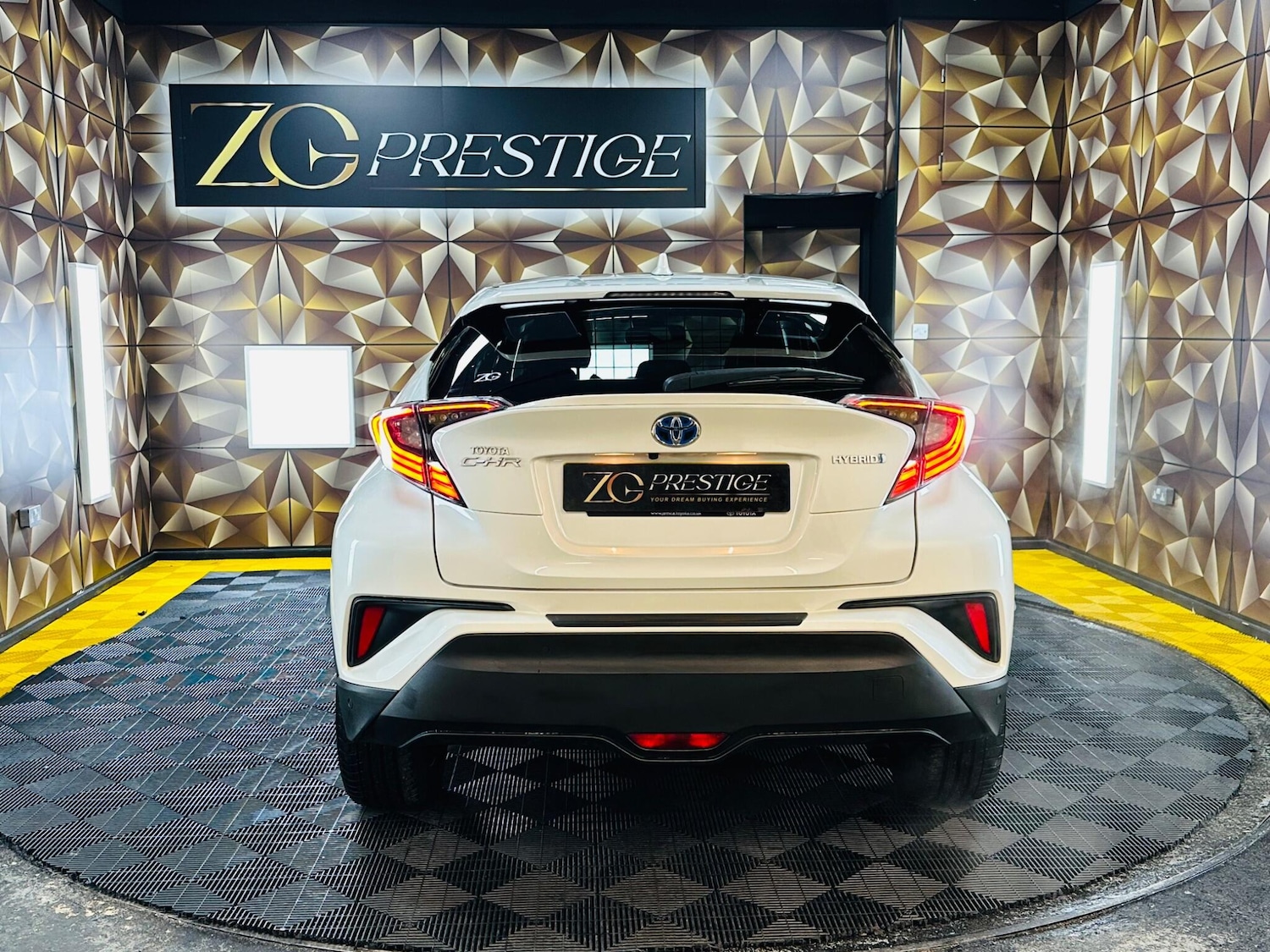 Used Toyota C-HR 2018 for sale - 77647138: Photo 5