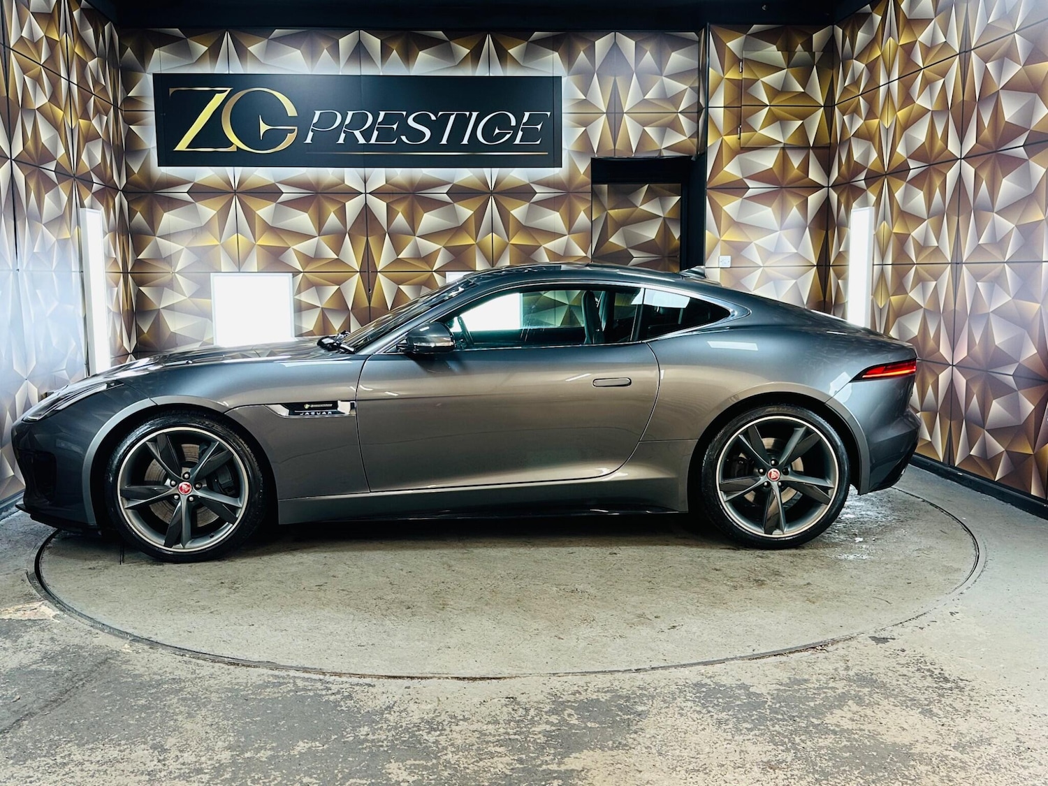 Used Jaguar F-Type 2018 for sale - 76952676: Photo 11