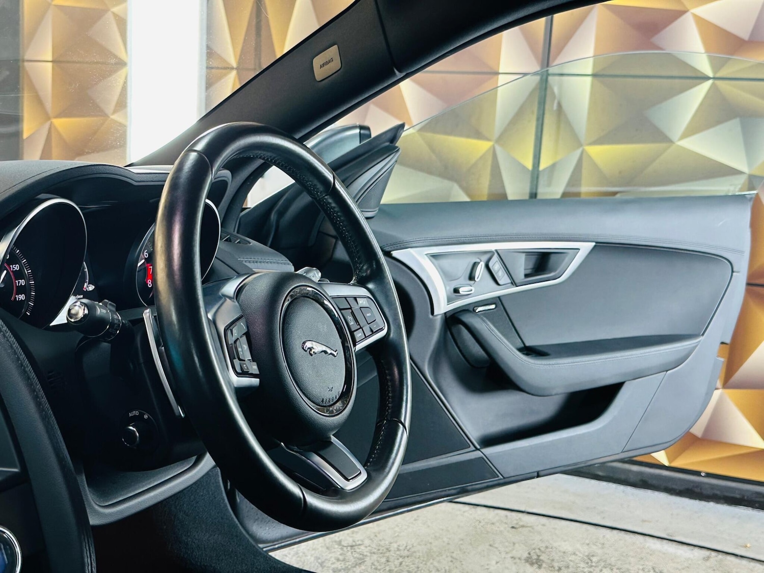 Used Jaguar F-Type 2018 for sale - 76952676: Photo 18