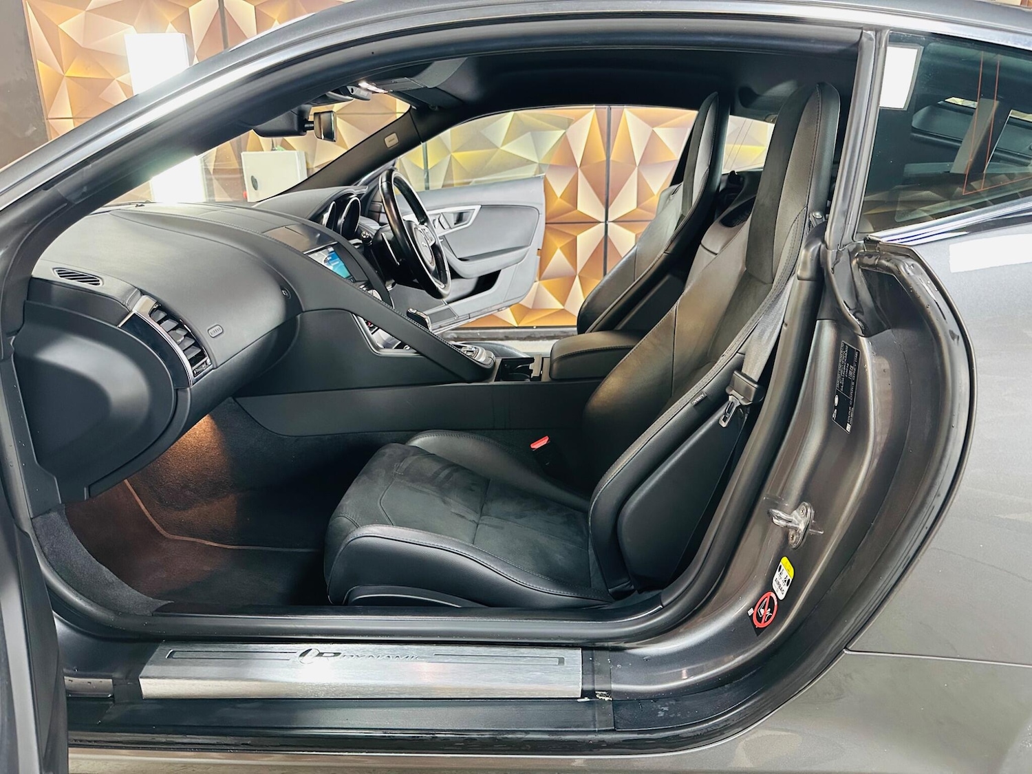 Used Jaguar F-Type 2018 for sale - 76952676: Photo 26