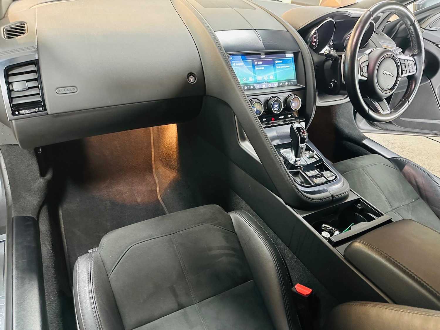 Used Jaguar F-Type 2018 for sale - 76952676: Photo 30