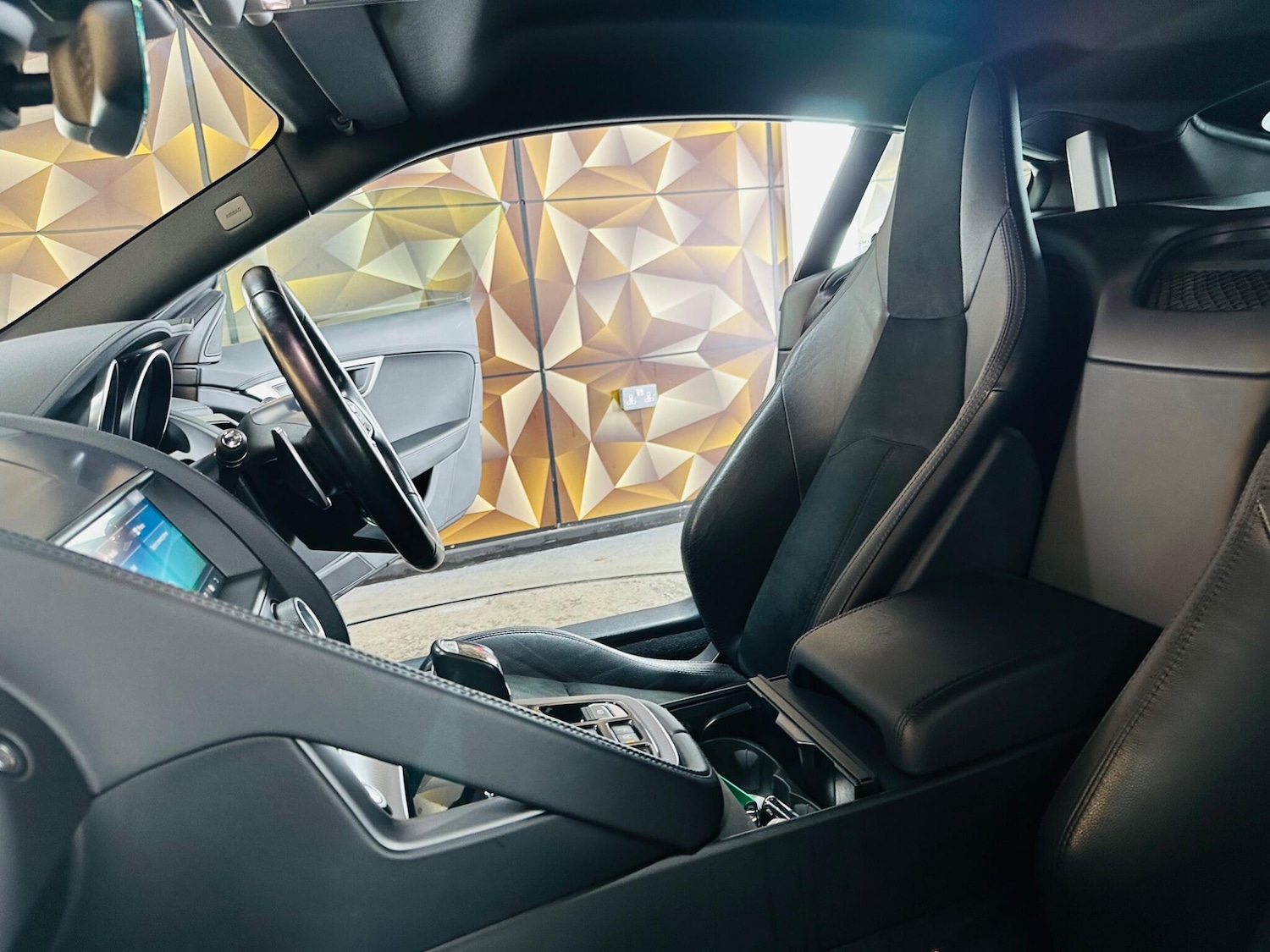 Used Jaguar F-Type 2018 for sale - 76952676: Photo 4