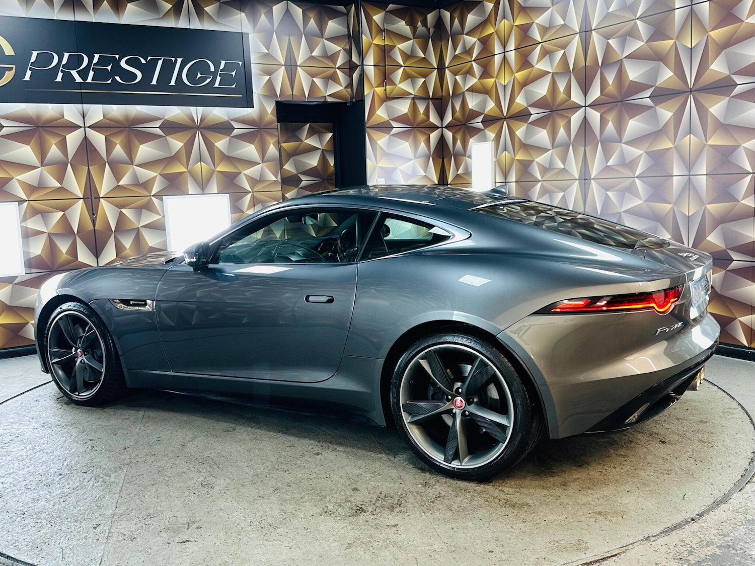 Used Jaguar F-Type 2018 for sale - 76952676: Photo 41
