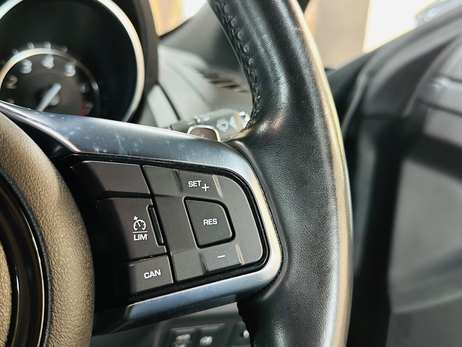 Used Jaguar F-Type 2018 for sale - 76952676: Photo 52