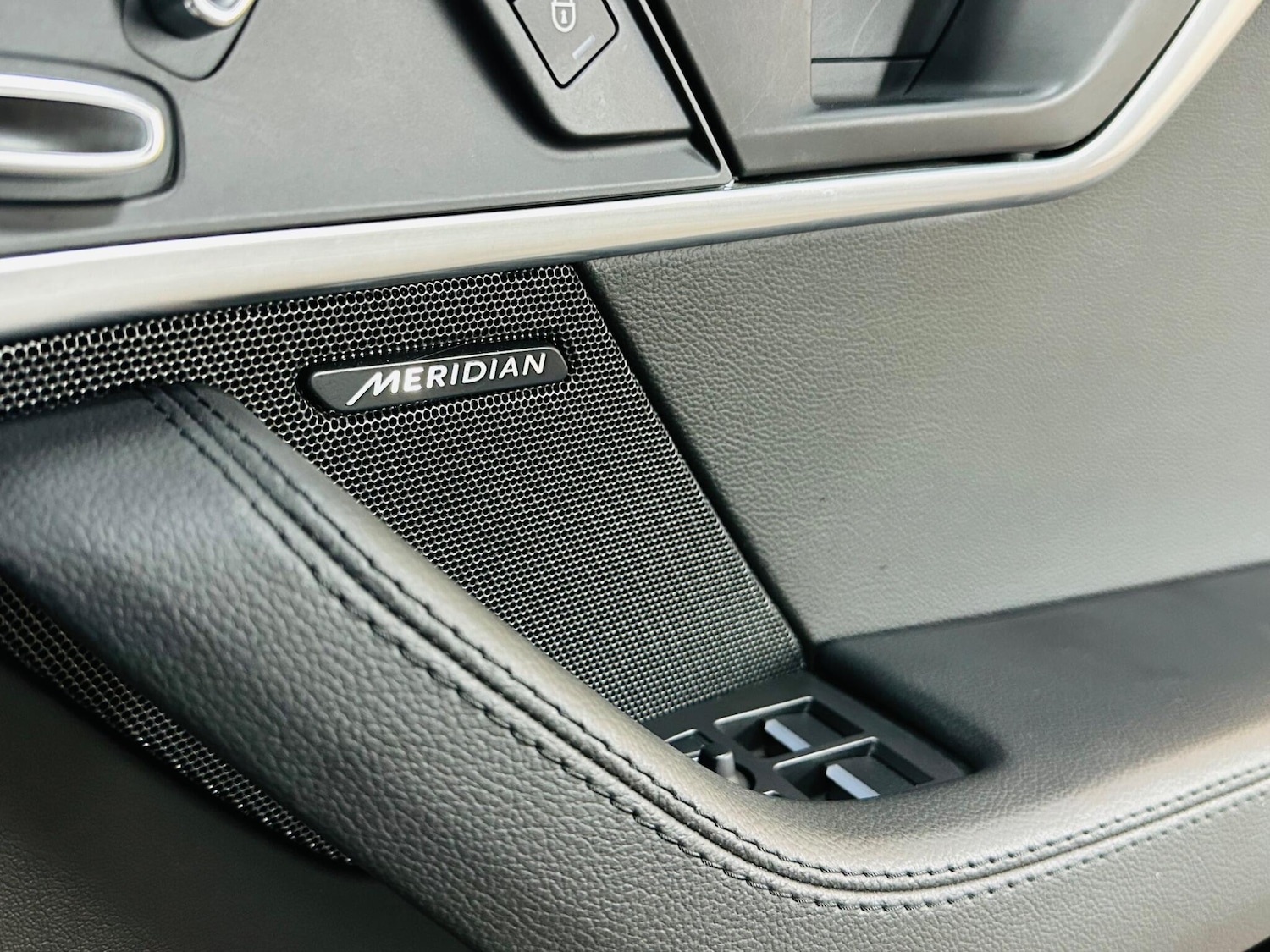 Used Jaguar F-Type 2018 for sale - 76952676: Photo 6