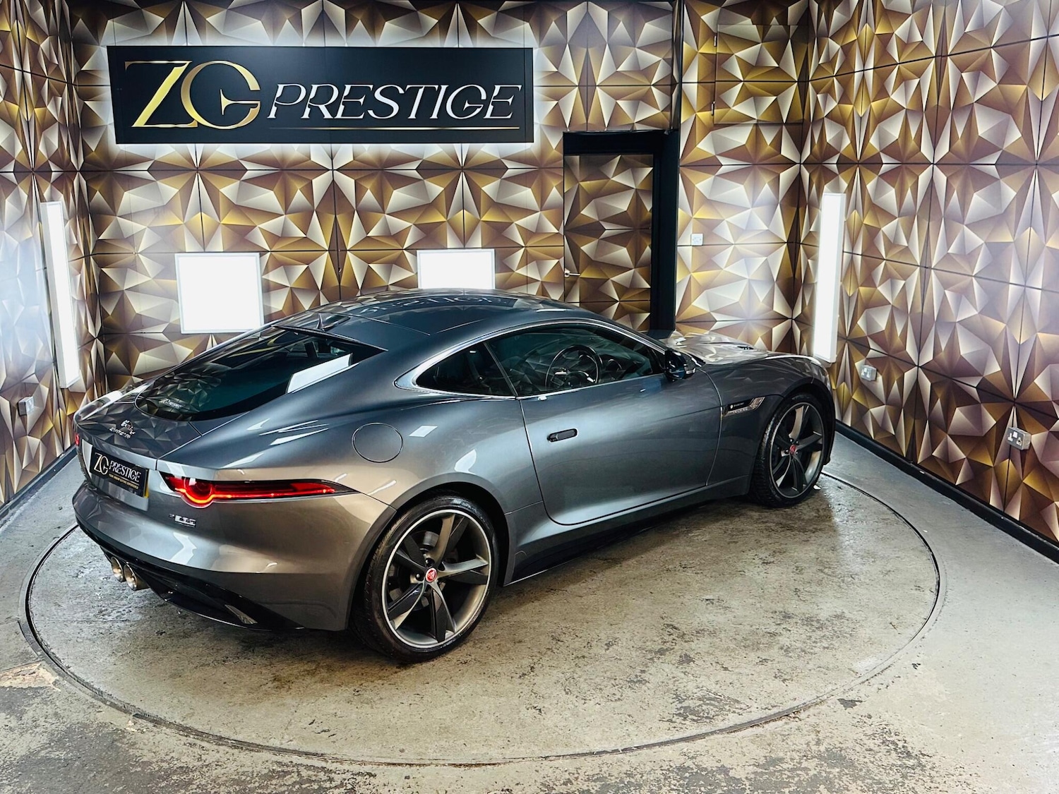 Used Jaguar F-Type 2018 for sale - 76952676: Photo 7