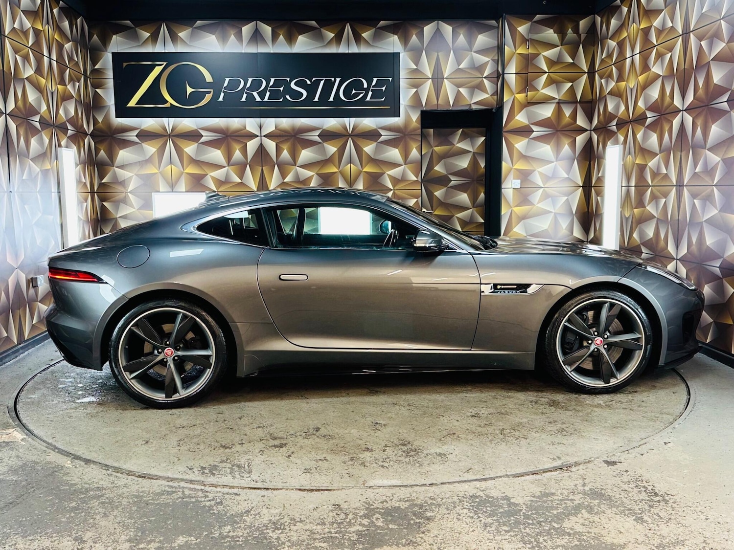 Used Jaguar F-Type 2018 for sale - 76952676: Photo 9